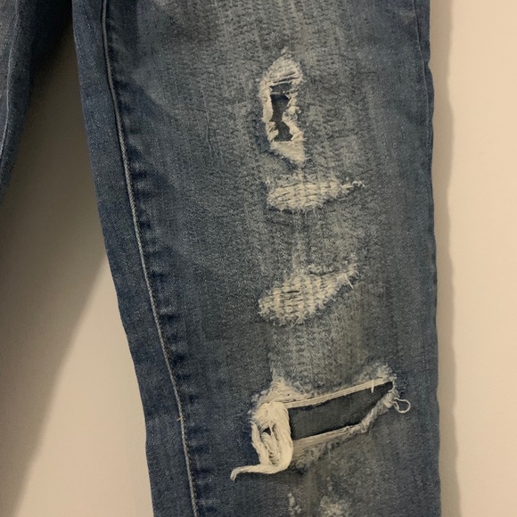 American Eagle Ripped Jeans - Picture 4 of 5